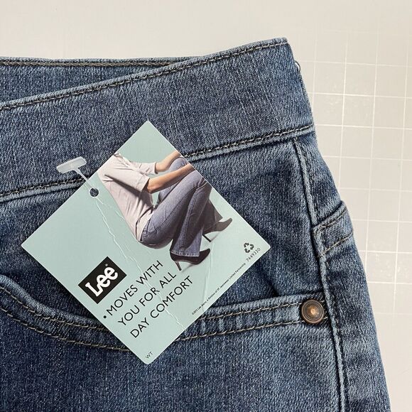 Lee Women Relaxed Fit Straight Leg Jeans Size‎ 14 Medium Premium Stonewash NWT - Picture 4 of 10